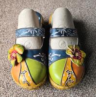 Sandalen Pantoletten 38 100% Leder leicht bunt Blumen Mecklenburg-Vorpommern - Feldberg Vorschau