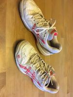 Asics Schuhe / Laufschuhe / Sportschuhe / Tennisschuhe / Größe 38 Niedersachsen - Brake (Unterweser) Vorschau