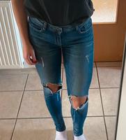 Low Waist Jeans Zara Blue Ripped Denim zerrissen Hose XS 34 Risse Bayern - Marktredwitz Vorschau