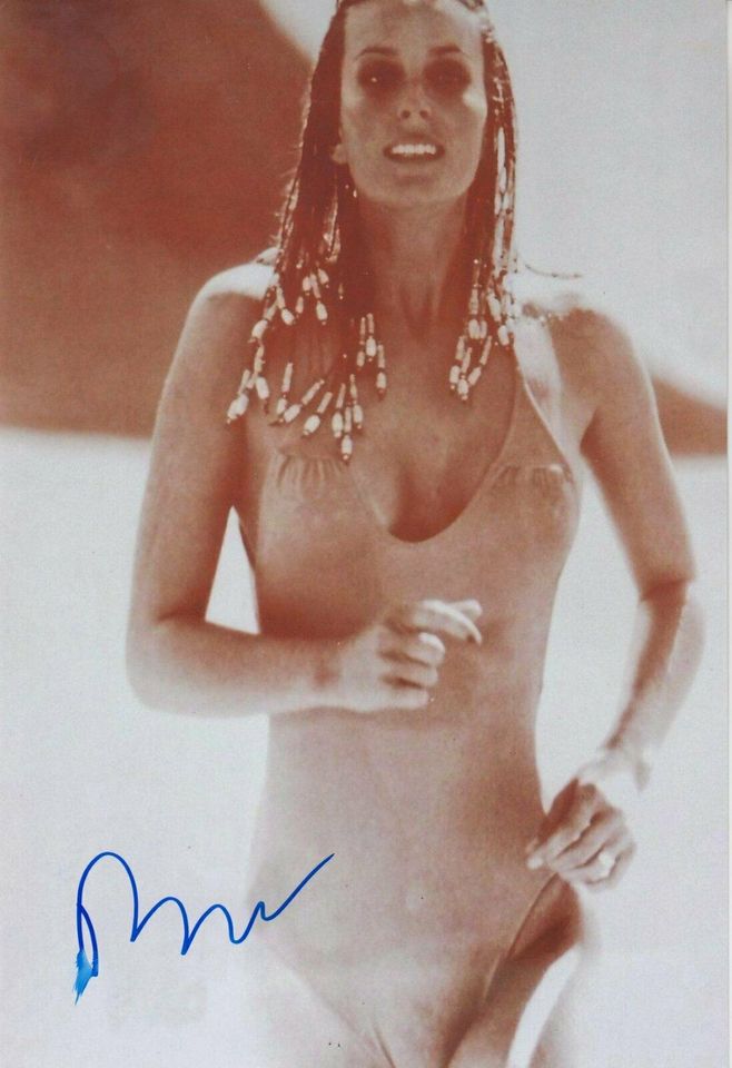 Bo Derek - Original Autogramm "Sexsymbol" auf Foto mit Beweisfoto in Essen