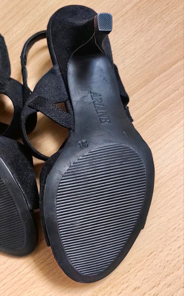 Damen Sandalette große 36 schwarz Ariane samt neu in Erfurt