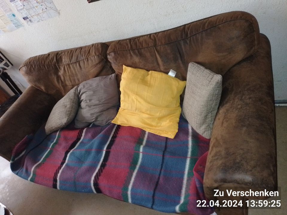 Couch   ( + Einzelbett ) in Berlin