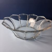 Glasschale DDR ca. 23 X 9 cm  Versand für 5,95€ möglich Pressglas Sachsen - Kamenz Vorschau