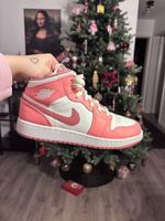 Jordan 1 mid Valentines day 2023 GS 38,5 rosa wie neu Niedersachsen - Cloppenburg Vorschau