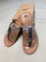 wNEU UGG Sandalen Zehentrenner Pantoletten silber Gr. 38 Kr. München - Ottobrunn Vorschau