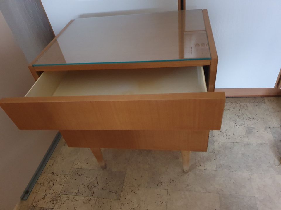 alter NACHTSCHRANK HOLZSCHRANK NACHTTISCH DDR HOLZ TISCH SCHRANK in Schwerin