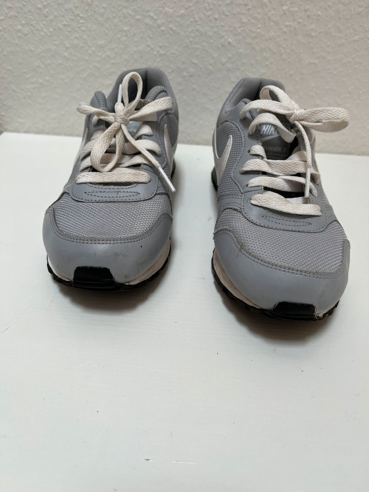 Nike Sneaker, grau , Größe 37,5 in Hameln