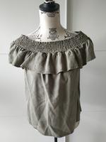 Pimkie Shirt Bluse kurzarm Carmen M khaki grün Volant Rüschen Bayern - Hallstadt Vorschau