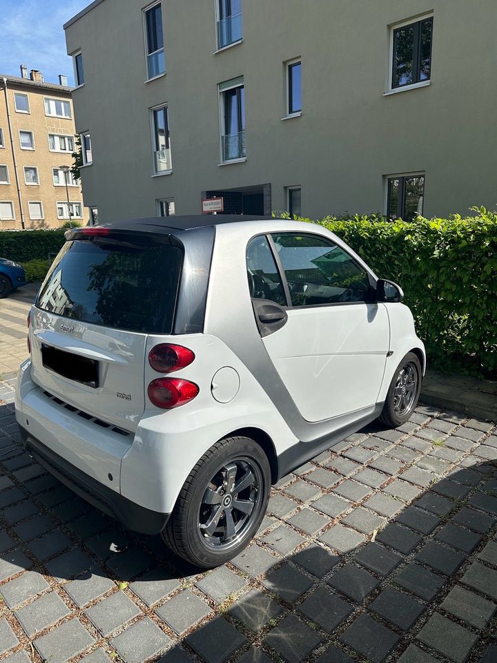Smart 451 ForTwo Coupé weiß silber BJ 2014 mhd Benziner 45kW in Saarbrücken