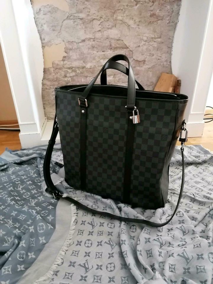 louis vuitton tasche grau