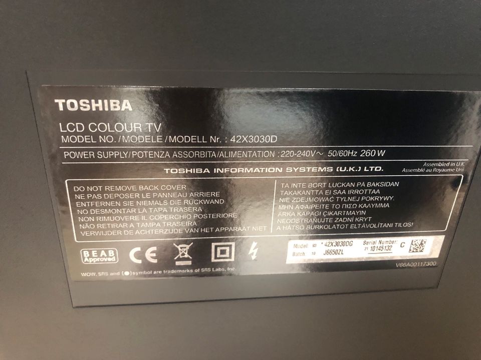 Toshiba LCD Color TV Model 42X3030D sehr guter Zustand in Berlin