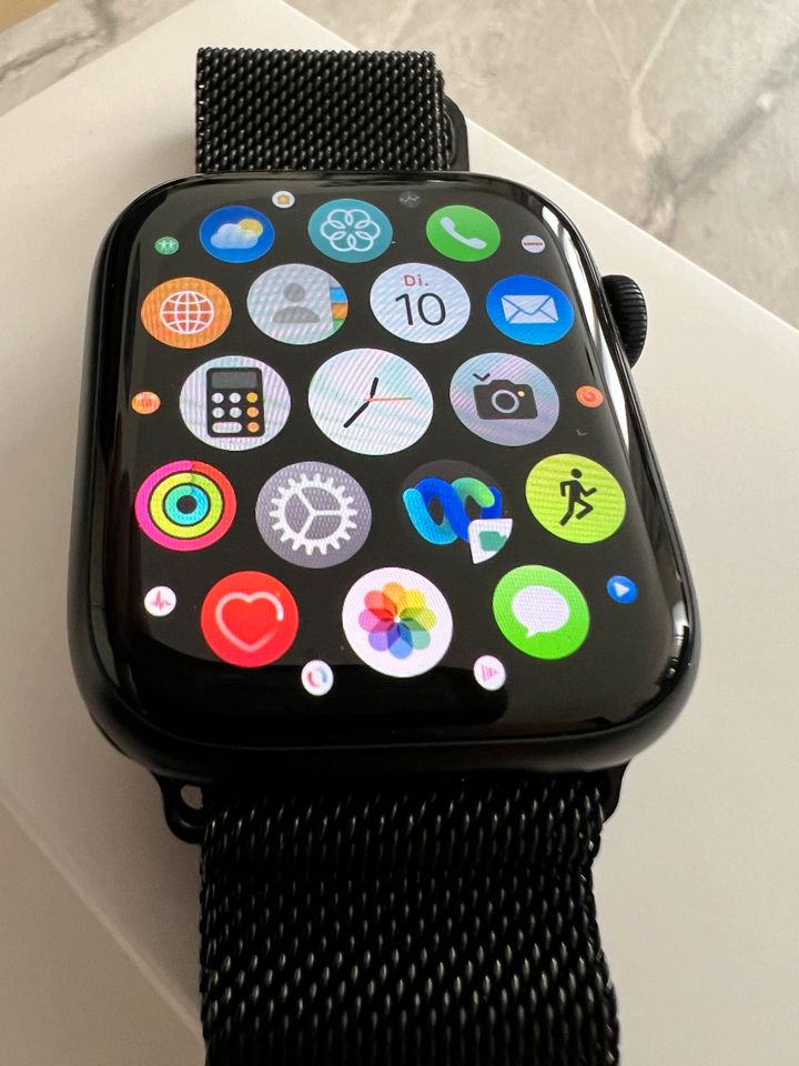 Apple Watch Series 8 - Kaufdatum 06/2023 - Garantie vorhanden in Frankfurt am Main