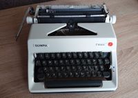 Olympia Monika - Schreibmaschine mit Koffer - sehr guter Zustand Kr. Landshut - Furth Vorschau