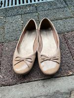 Ballerinas Tamaris 38 Schuhe Sandalen beige Creme Lack Nordrhein-Westfalen - Neuss Vorschau