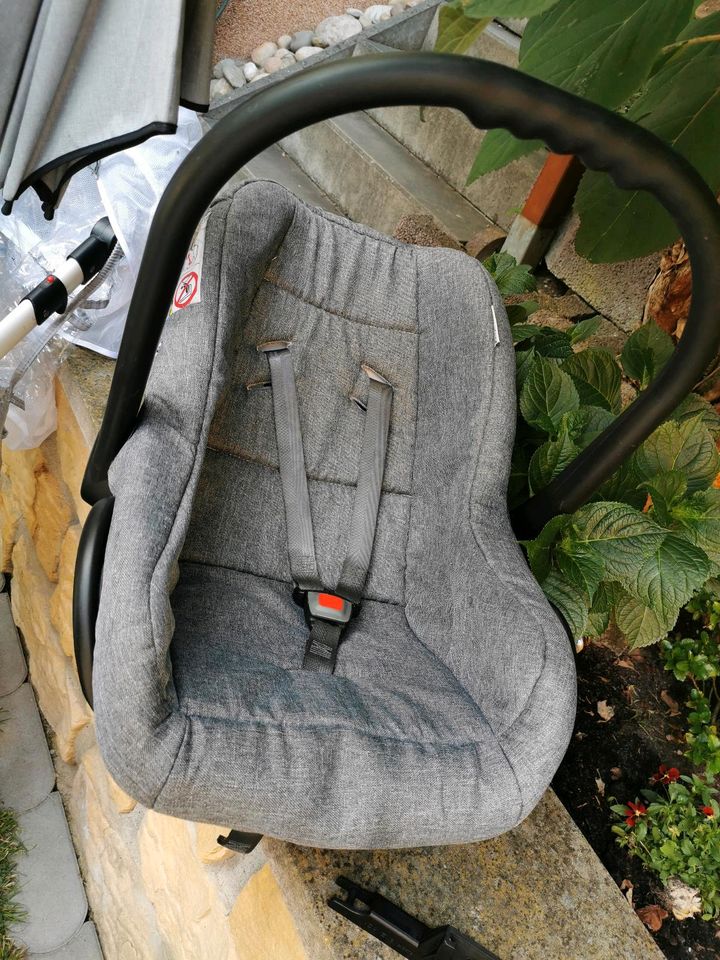 Knirpsenland Kinderwagen Buggy Babyschale Base Set in Dresden