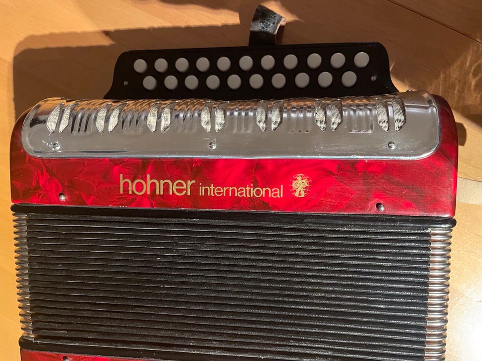 Hohner international Knopfakkordeon Knopfharmonika in Kiel