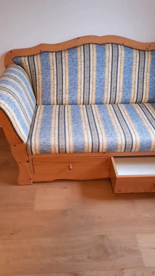Sofa aus Fichtenholz in Mertingen