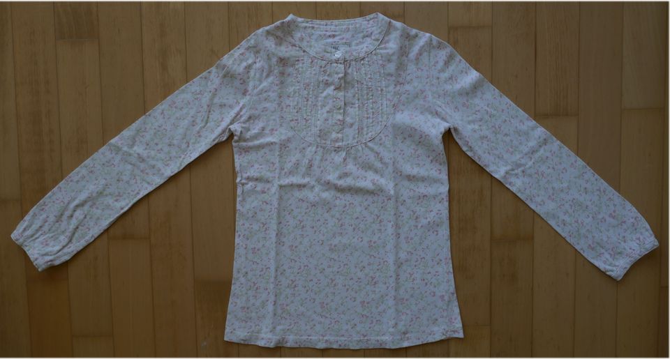 Longsleeves (Hello Kitty) Gr.122 + 122/128 - je 5,00€ in Remseck am Neckar