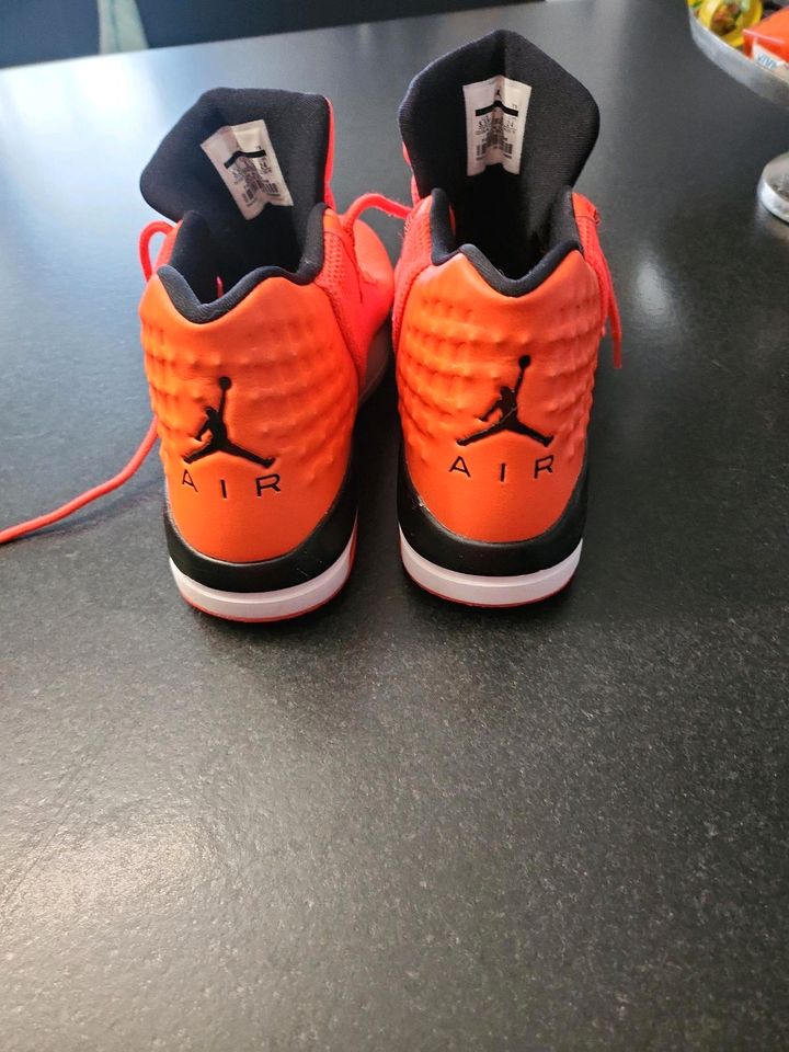 Nike Jorden Schuhe 38 in Losheim am See