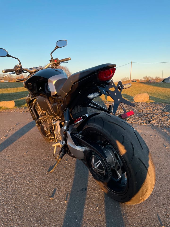 Honda CB1000R SC80 - Akrapovic - 1. Hand - 2390km - Bj. 2019 in Weitefeld