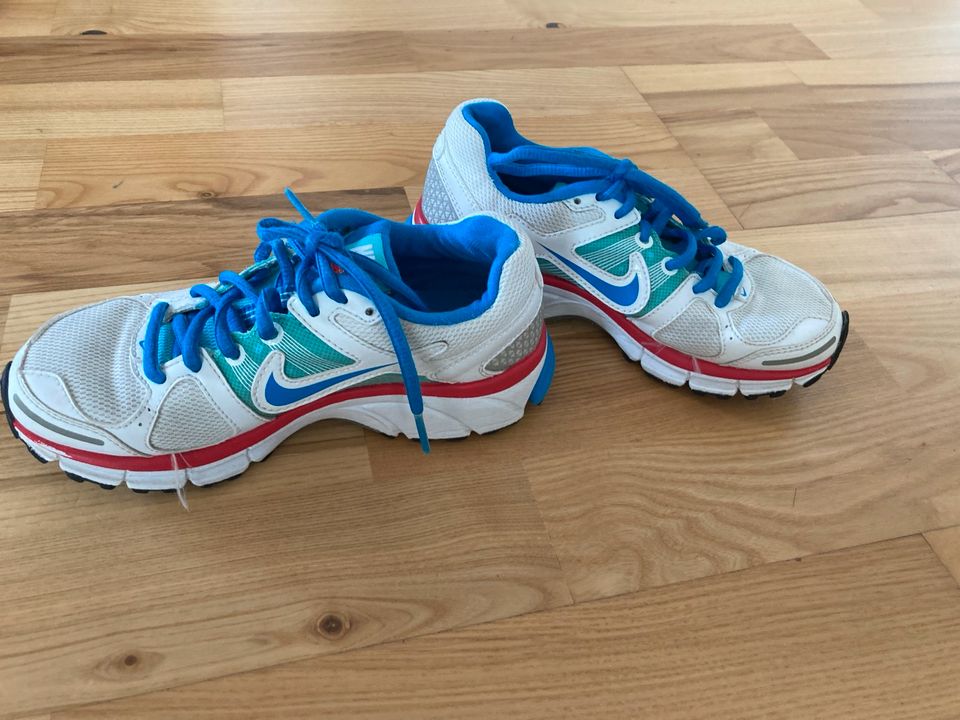 Nike Sportschuhe in Gr. 32 in Kallstadt