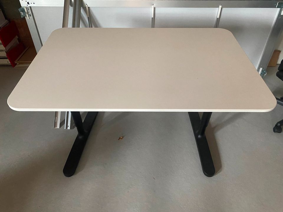 Schreibtisch IKEA BEKANT in Pfinztal