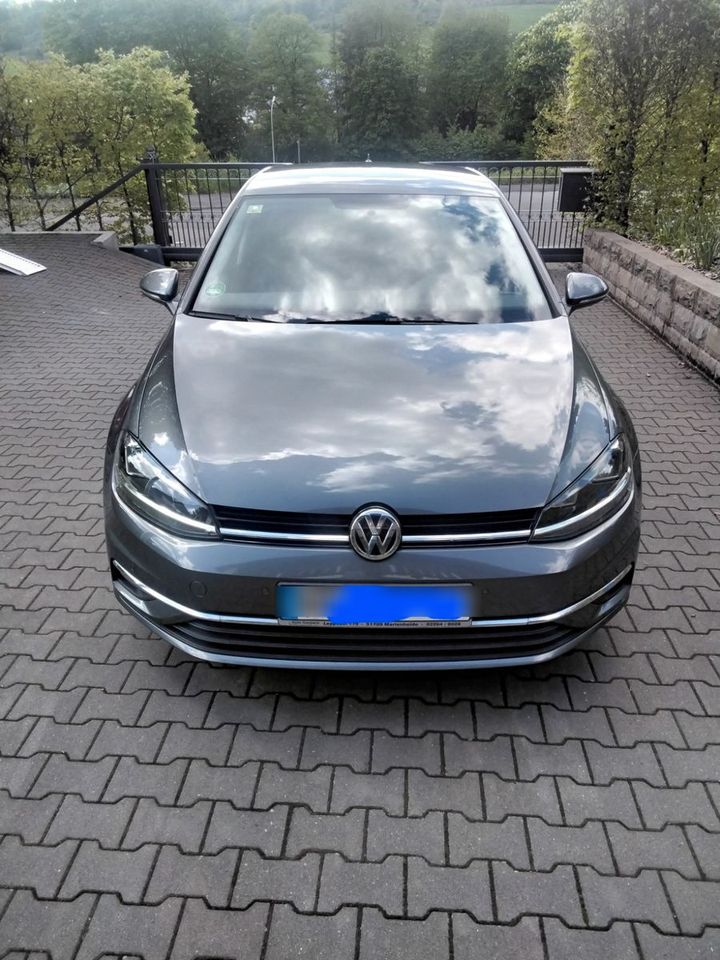 Volkswagen Golf 2.0 TDI SCR Comfortline, AHK, 8fach bereift in Gummersbach