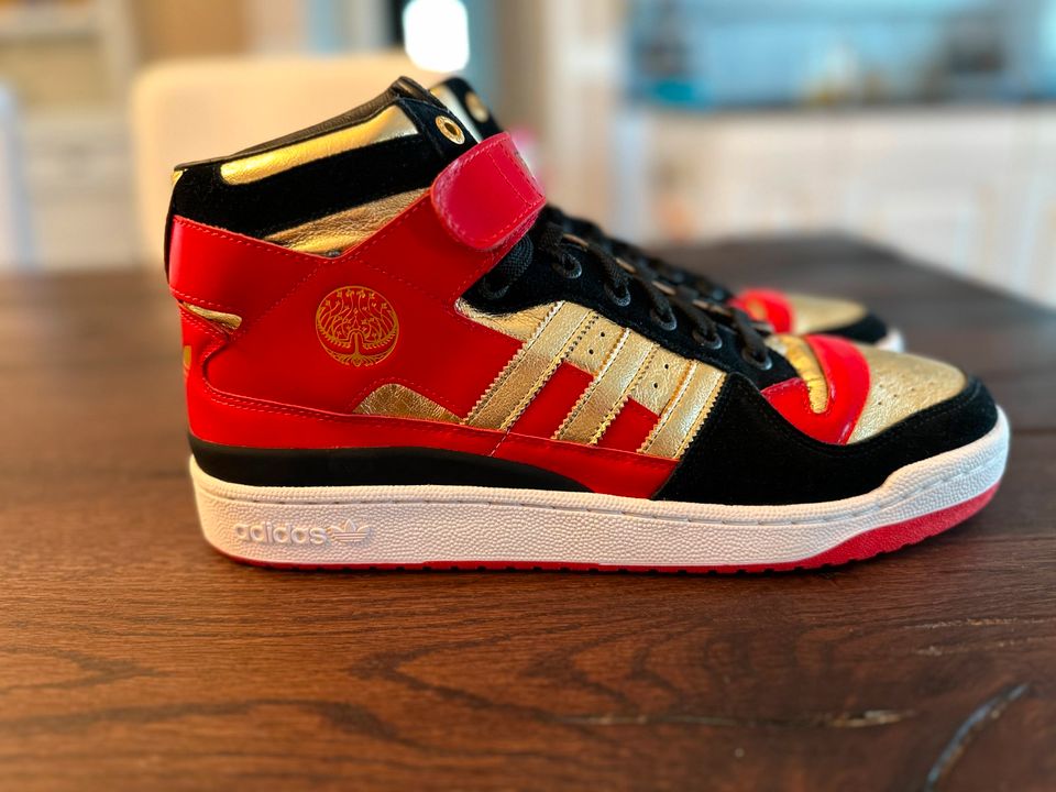 Adidas Forum Mid Hellboy 2 Sneaker Größe: 47 1/3 in Falkensee