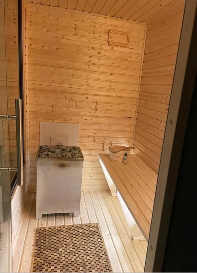 Ferienwohnung festliegend, Luxus-Hausboot mit Sauna in Zierzow