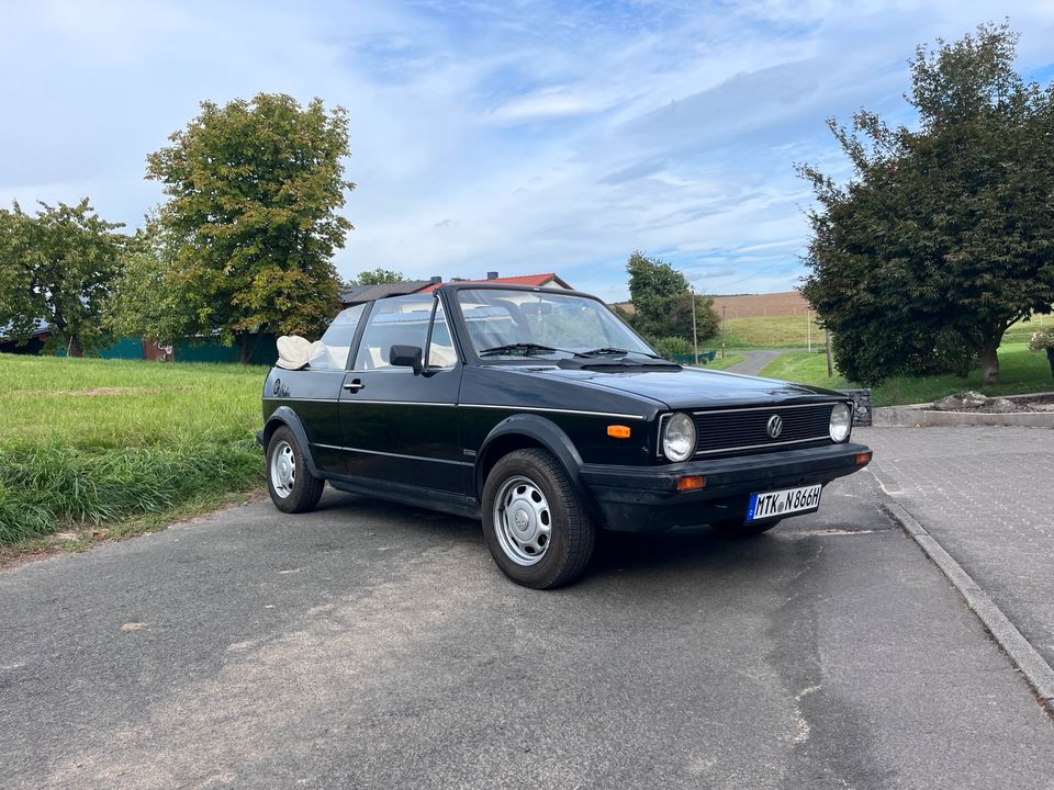 Golf 1 Cabrio schwarz 2. Besitzer - TÜV bis 04/2026 in Butzbach