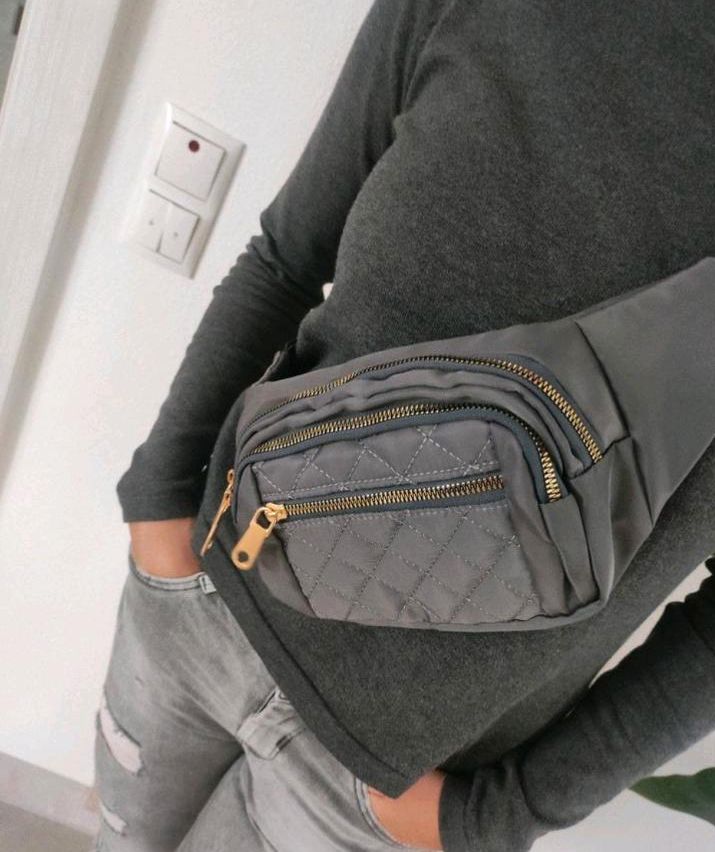 Umhängetasche Crossbody bag grau neu und unbenutzt in Meinerzhagen