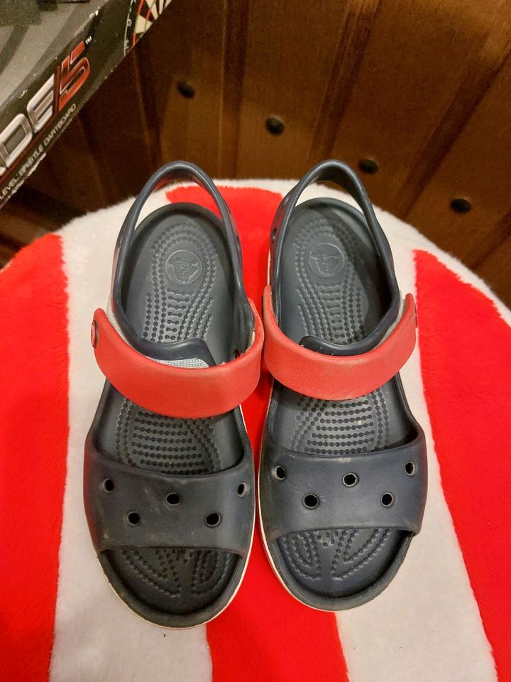 Crocs Sandale J1 Gr. 32/33 rot blau in Lichtenfels