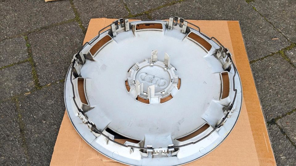 15" Audi Radkappen 8E0601147A. Passte nicht auf meine VW Felge in Königswinter