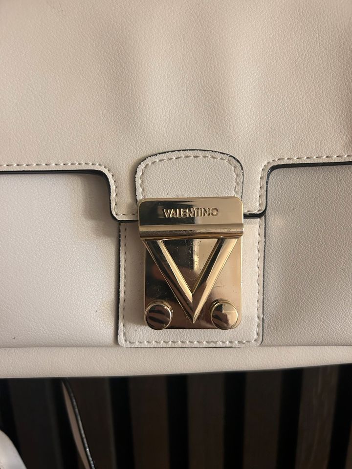 Valentino Tasche in Hamburg