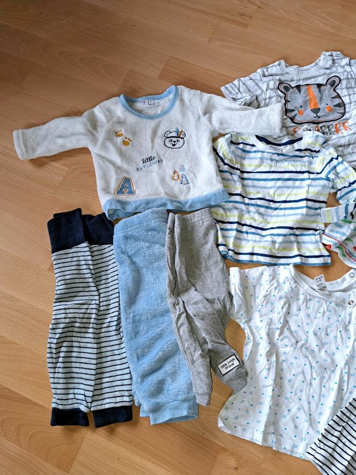 Baby Kleidungspaket Größe 62/68, Pullover, T-shirts, Hosen in Marklohe