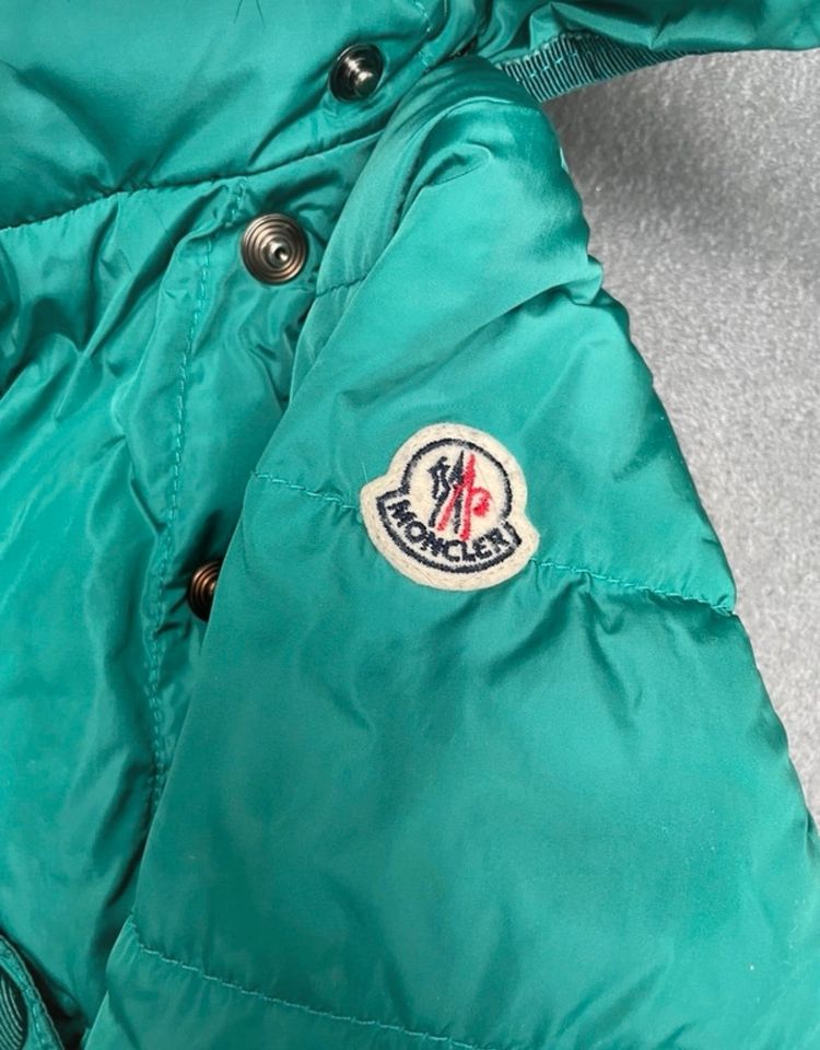 Moncler Jacke/Mantel 104 in Bad Homburg