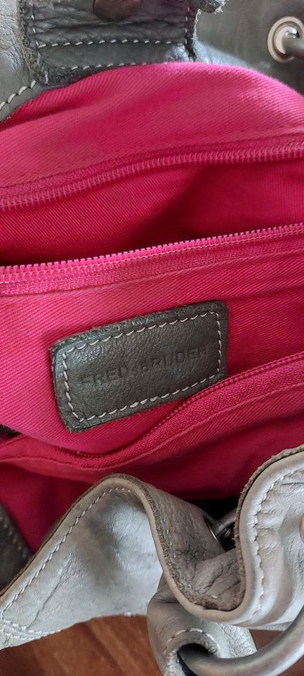 Freds Bruder Handtasche grau inkl Versand in Binzen