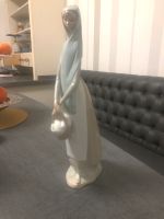 Porzellan Figur Lladro Frau mit Korb Niedersachsen - Rinteln Vorschau