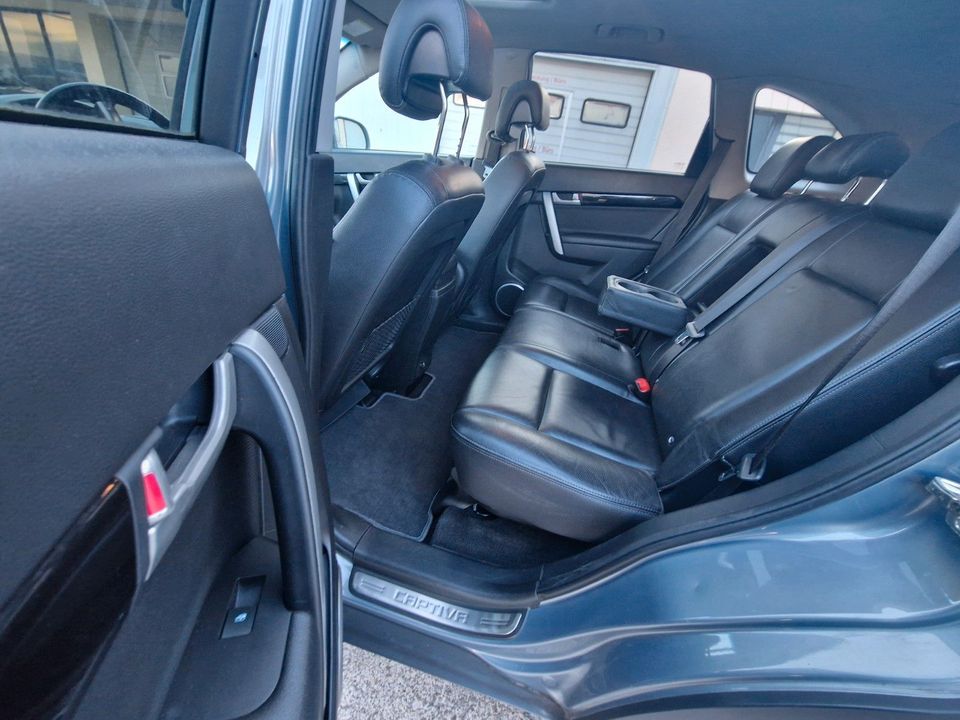 Chevrolet Captiva 7-Sitzer 4WD VOLLAUSSTATUNG TÜV NEU in Hameln