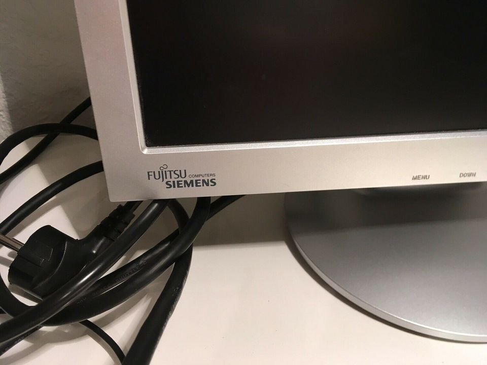 LCD Monitor Fujitsu Siemens 17 Zoll wie neu in Moorrege