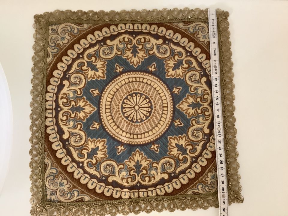 Brokat Tisch Deckchen mit orientalischem Muster in Freiburg im Breisgau
