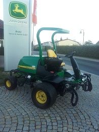 John Deere Fairwaymäher 8700 in Münchenbernsdorf