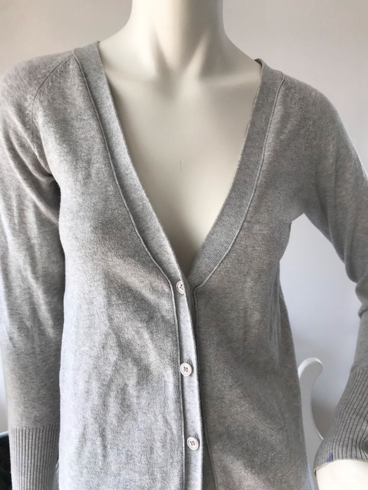 ZARA Strickjacke grau Gr.M ZARA in Fuchstal