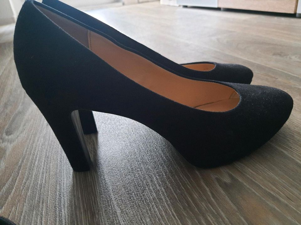 Pumps/ Absatzschuhe/ high heels GRÖßE 41 in Halle