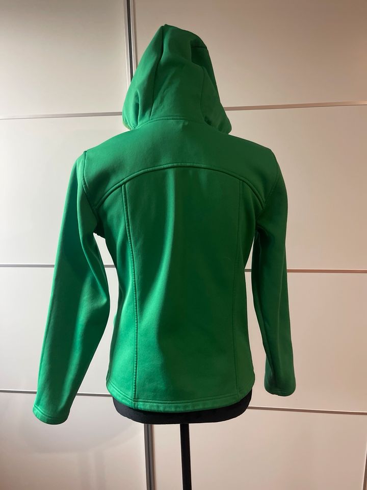 Burton sommerliche Fließjacke Soft Shell für Damen tailliert S/M in Sinsheim