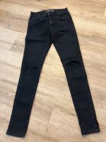 Schwarze Only Skinny Jeans mit Löchern am Knoe Damen Größe XS/S Nordrhein-Westfalen - Brilon Vorschau