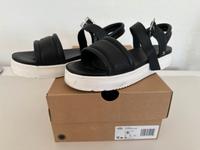 UGG Sandale Ankle Strap - Schwarz /Größe 39 Düsseldorf - Oberkassel Vorschau