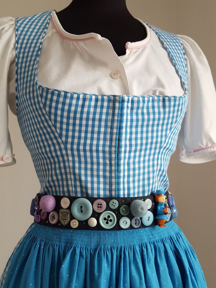 2 x SEIDE SEIDENSCHÜRZE SCHÜRZE DIRNDL ** GÖSSL BLUSE in Krefeld