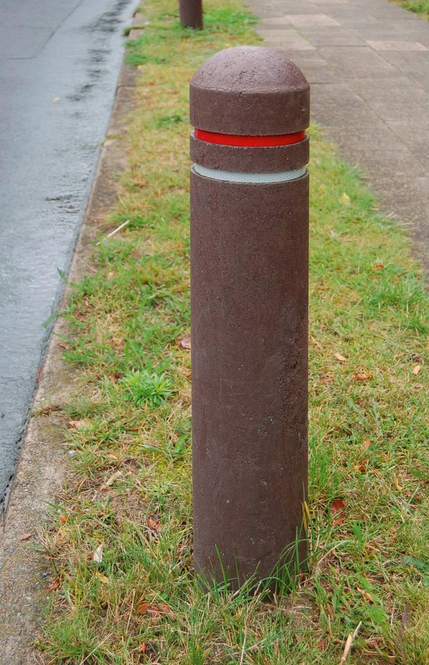 Poller rund Halbkugelkopf Reflektor   braun grau Leuchtpfahl in Filsum