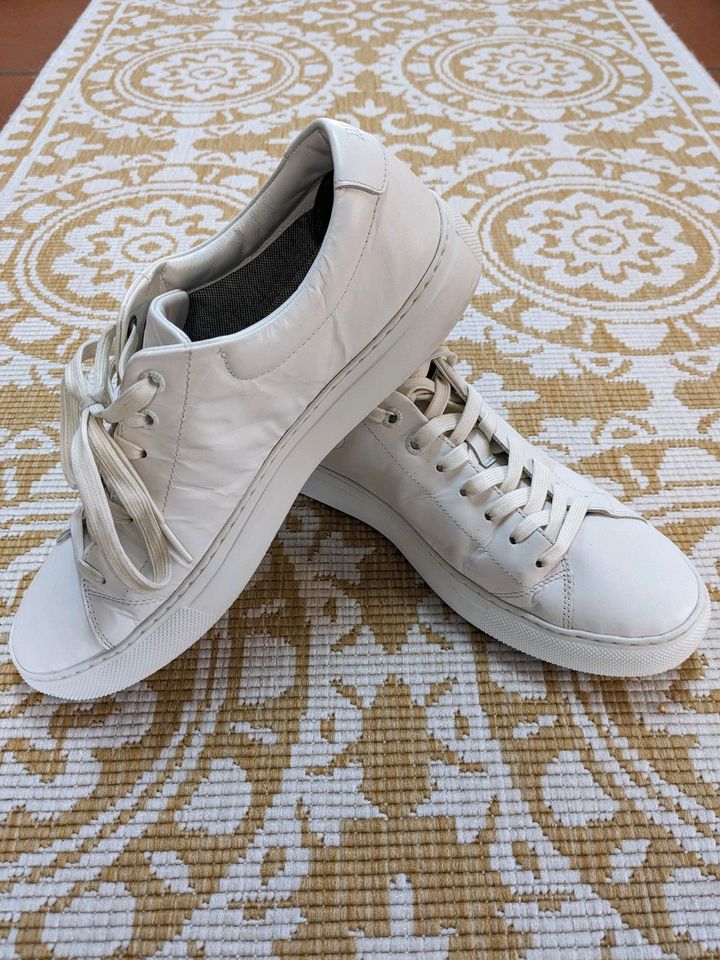 Hugo Boss Sneaker weiß 42 in Altötting